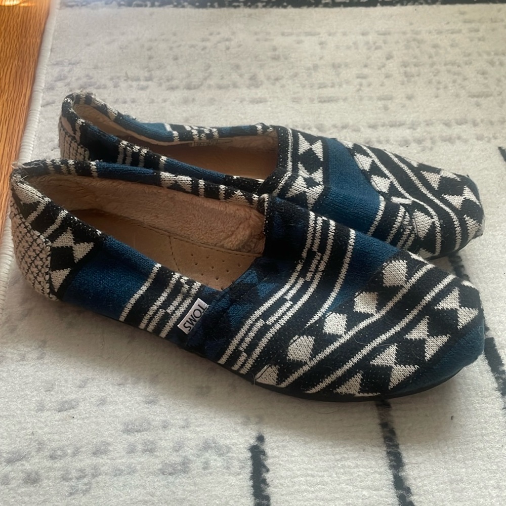Fleece-lined Tom’s Slip Ons